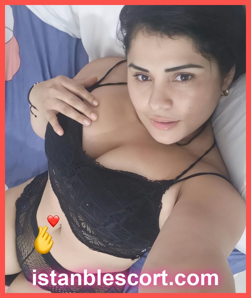 Tuğçe, 25 — Akat vitrin kartı